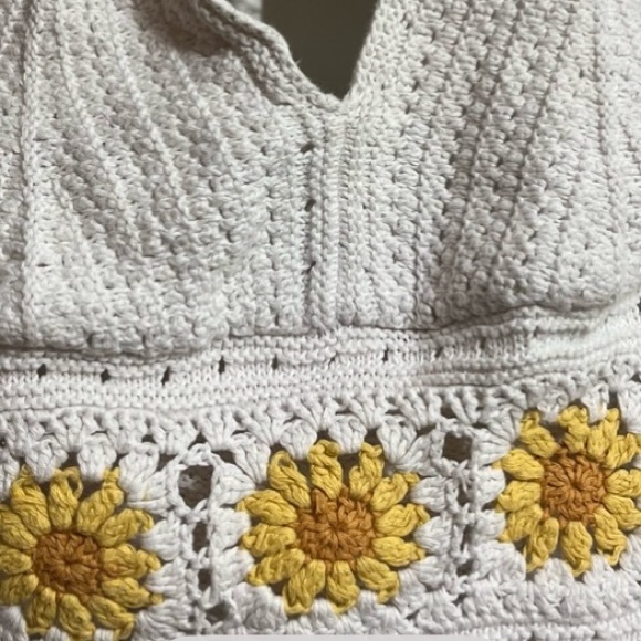 Hollister White and Yellow Crochet Crop Top Sz L Women - Picture 5 of 7